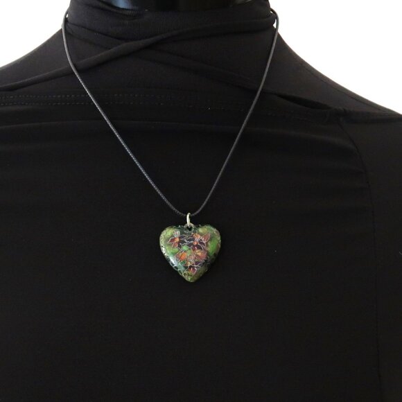 Vintage Chinese Style Green Flowered Heart Glass Like Material Necklace Pendant - Picture 2 of 5